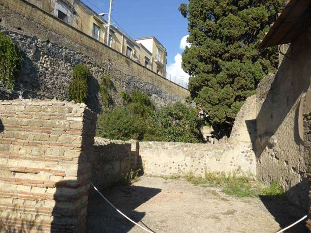 II.2 Herculaneum, September 2015. Looking towards remaining west and north wall of rectangular exedra. At the north end of the west wall was a doorway into a corridor/room. According to Pesando and Guidobaldi, the flooring which was of polychrome marble was carried away by the Bourbon excavators.